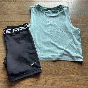 NWT Nike Girls Set size Large